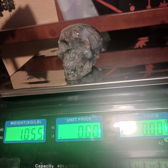 Moss Agate Skull - Picture 9 of 9